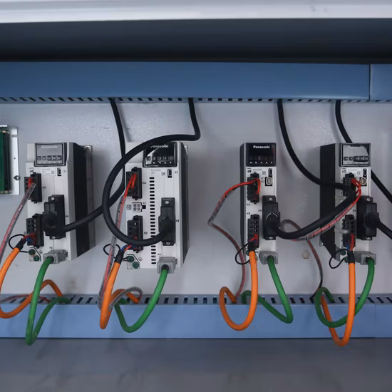 Schnelle Geschwindigkeit CNC-Schaumschneidemaschine Teppich Oszillierende Schneidemaschine Verkauf Schneiden von Stoffen mit V-Cutter